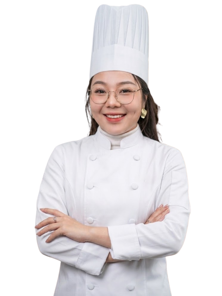 Cô Hạnh — người sáng lập và bếp trưởng